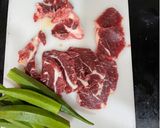 Hình bước làm 1 của món Thịt bò cuộn đậu bắp