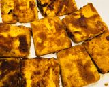 A picture of step 2 of Tofu fry in single garlic with curry leaves powder.