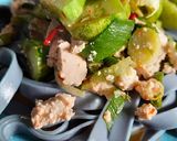 Foto langkah ke 4 dari resep Kwetiau Biru Bunga Telang.