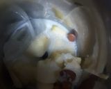 A picture of step 3 of Apple milkshake.