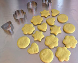 A picture of step 8 of Avocado Biscuits.