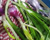 A picture of step 1 of Baingan bharta with spring onion.