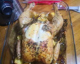 Foto del paso 5 de la receta: Pollo asado al limón y hierbas (muy jugoso)