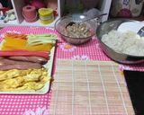 Hình bước làm 3 của món Cơm cuộn cá ngừ đóng hộp