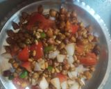 चना मोठ सलाद (chana meethe salad recipe in Hindi) रेसिपी चरण 4 फोटो