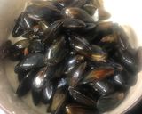 Une image de l'étape 3 de Moules au roquefort facile et rapide.