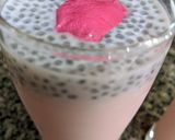 A picture of step 6 of Rose milkshake.