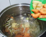 Foto langkah ke 3 dari resep Sop Bening Kembang Kol.
