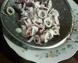 Foto langkah ke 2 dari resep Cumi asam manis sederhana.