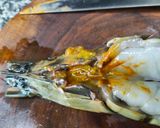 รูปขั้นตอนการทำที่ 2 ของ กุ้งลายเสือนึ่งกระเทียม