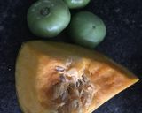 Foto del paso 1 de la receta: Rabiolones de Auyama con nueces y amaretto en salsa de tomates verdes