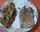 Foto del paso 5 de la receta: Chuletas de aguja de cerdo con champiñones a la mostaza