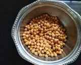 A picture of step 2 of Ghuugni Chaat.