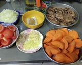 Foto langkah ke 1 dari resep Daging sapi masak saos tomat.