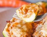 Foto del paso 4 de la receta: Calabacines rellenos de boloñesa