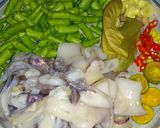 Foto langkah ke 1 dari resep Cumi oseng buncis pedas.