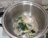 A picture of step 2 of Broken wheat upma.