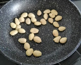 Foto del paso 5 de la receta: Cardo con rebozuelos y salsa de almendras