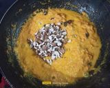 A picture of step 3 of Carrot Halwa Modak.