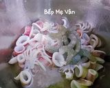 Hình bước làm 3 của món Bánh canh tôm, mực và chả cá