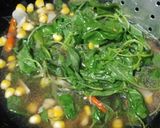Foto langkah ke 3 dari resep Tumis Bayam Jagung Saus Tiram ✅.