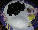 A picture of step 1 of Alu Bukhary ki Chatni.