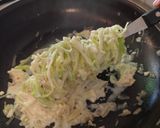 Une image de l'étape 10 de Spaghettis de Poireaux, Crème de Camembert, Émietté de Pancetta.