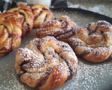 Foto del paso 10 de la receta: Espirales de hojaldre con relleno de crema de cacao