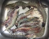 Une image de l'étape 1 de Gambas et dos de cabillaud marinés au gingembre et citron vert.