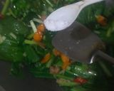 Foto langkah ke 5 dari resep Tumis Sawi Sosis Bakso.