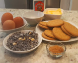 Foto del paso 1 de la receta: Bizcocho de galletas Digestive y trocitos de chocolate