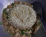 Foto langkah ke 4 dari resep Mie Goreng Nyemek.