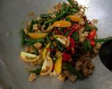 Foto langkah ke 3 dari resep Tumis Tempe, Kacang Panjang dan Bunga Pepaya.