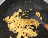 Foto langkah ke 3 dari resep Tumis Telur Bayam.