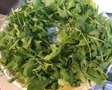 Une image de l'étape 6 de Salade de concombre et carottes râpées à la roquette et feta.