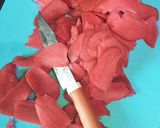 Foto langkah ke 4 dari resep Kerupuk Merah, Anti Gagal.