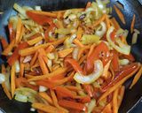 Foto del paso 2 de la receta: Wraps de pollo y verduritas