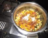 ખીચડી(Khichdi Recipe in Gujarati) રેસીપી સ્ટેપ2ફોટો