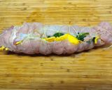 Foto del passaggio 4 della ricetta Arrosto di tacchino farcito e arrotolato