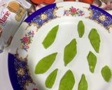 A picture of step 5 of Marie biscuit flowers 🌹.