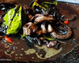 Foto langkah ke 7 dari resep Cumi Masak Hitam ala Chef Muhammad.