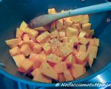 Foto del passaggio 1 della ricetta Vellutata di zucca e patate con frutti di mare
