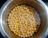 A picture of step 1 of Chana Madra.