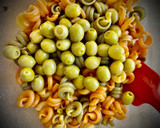 Foto del paso 2 de la receta: Trottole tricolore picante con bonito y alcaparras