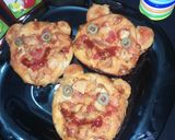 A picture of step 16 of Mini pizza.