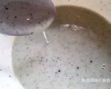 A picture of step 3 of Yomogi Mochi.