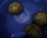Foto langkah ke 1 dari resep Potato Wedges Teflon.