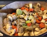 Une image de l'étape 3 de Blanquette de veau revisitée aux poireaux champignons carottes citron et Porto blanc.