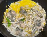 A picture of step 4 of Simple Oyster Omelet with Tapioca Starch.