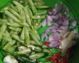 Foto langkah ke 1 dari resep Oseng kikil sapi buncis.